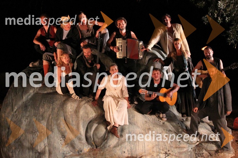 Prizor iz predstave OdisejOdisej, premiera mednarodne gledališke koprodukcije na Brionih