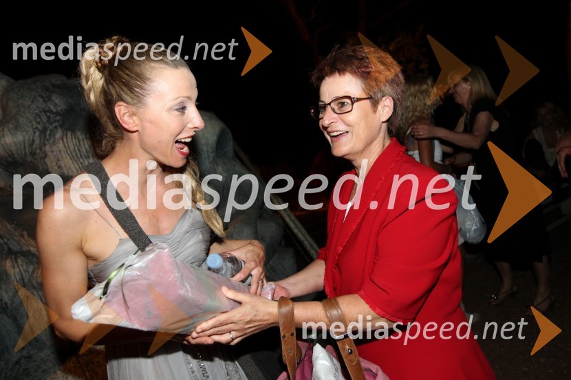 Nataša Matjašec Rošker, igralka in Branka Nikl Klampfer, producentka Drame SNG MariborOdisej, premiera mednarodne gledališke koprodukcije na Brionih