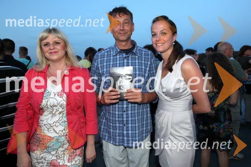 Darja Čižek, marketing SNG Maribor, Peter Rak, novinar Dela, Špela Lešnik, marketing SNG MariborOdisej, premiera mednarodne gledališke koprodukcije na Brionih