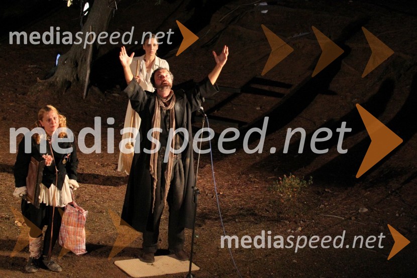 	Prizor iz predstave OdisejOdisej, premiera mednarodne gledališke koprodukcije na Brionih