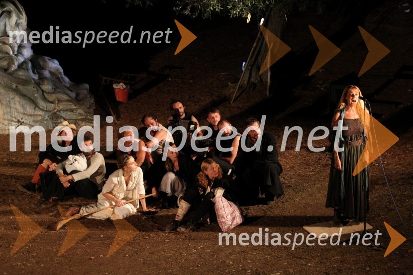 	Prizor iz predstave OdisejOdisej, premiera mednarodne gledališke koprodukcije na Brionih