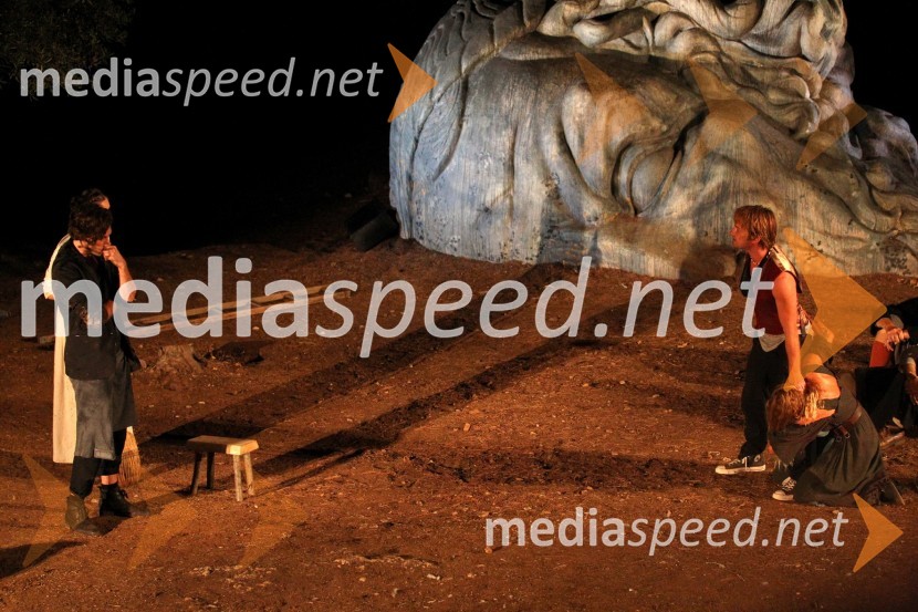 	Prizor iz predstave OdisejOdisej, premiera mednarodne gledališke koprodukcije na Brionih