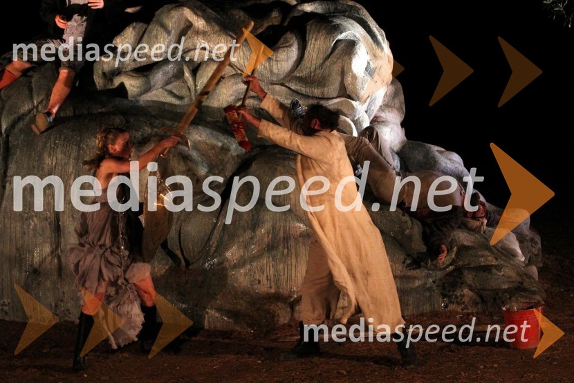 	Prizor iz predstave OdisejOdisej, premiera mednarodne gledališke koprodukcije na Brionih