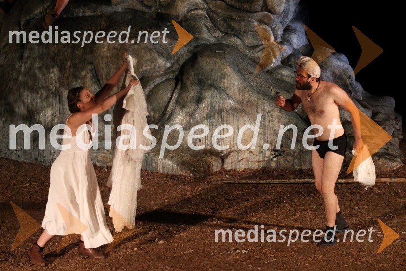 	Prizor iz predstave OdisejOdisej, premiera mednarodne gledališke koprodukcije na Brionih