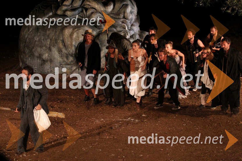 	Prizor iz predstave OdisejOdisej, premiera mednarodne gledališke koprodukcije na Brionih