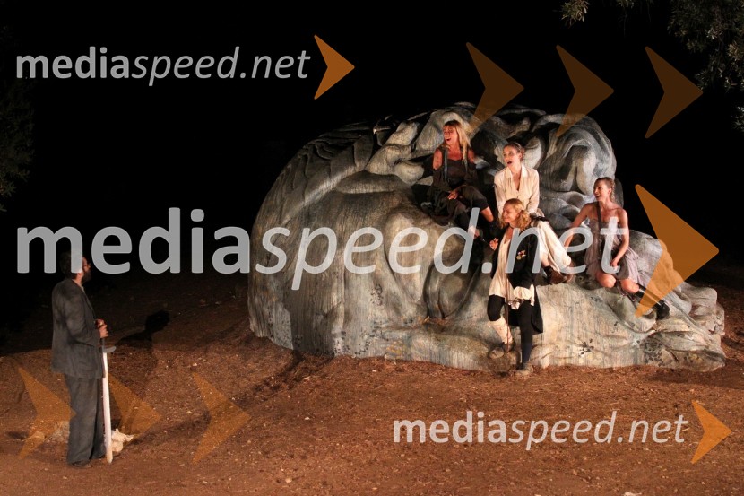 	Prizor iz predstave OdisejOdisej, premiera mednarodne gledališke koprodukcije na Brionih