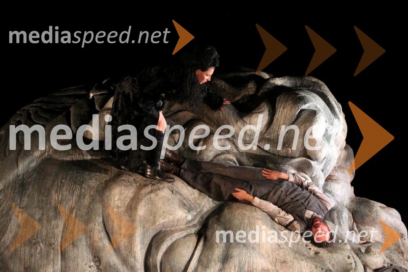 	Prizor iz predstave OdisejOdisej, premiera mednarodne gledališke koprodukcije na Brionih