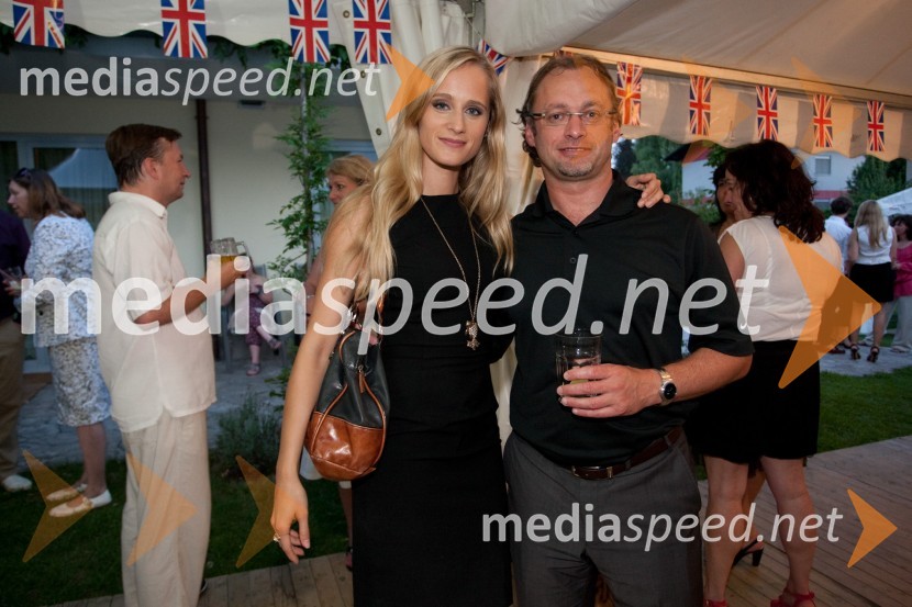 	Daniela Bervar, vodja Cotrugli Business School Slovenija in Kevin Morrison, predsednik Britanske gospodarske zbornice v Sloveniji (BCCS)Sprejem britanskega veleposlanika ob otvoritvi Olimpijskih iger v Londonu