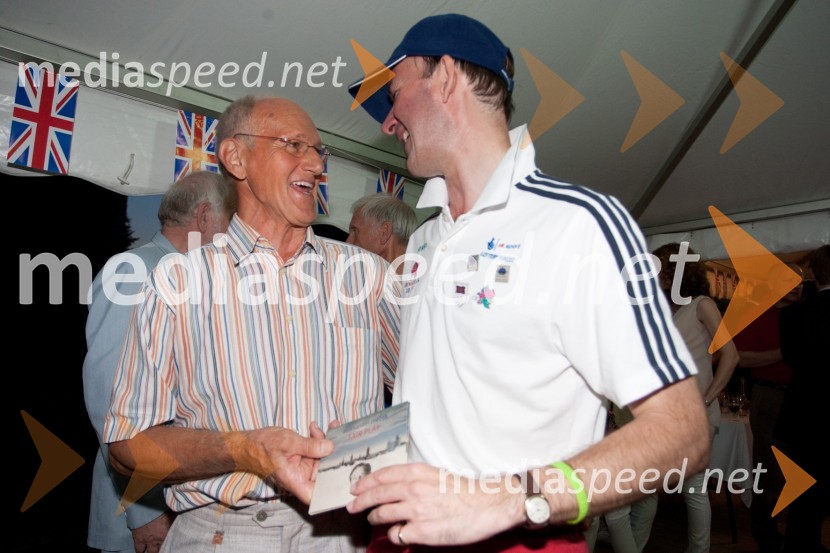 Miro Cerar, nekdanji gimnastičar in predsednik Olimpijske akademije ter ambasador za fair play in Andrew Page, veleposlanik velike Britanije v SlovenijiSprejem britanskega veleposlanika ob otvoritvi Olimpijskih iger v Londonu