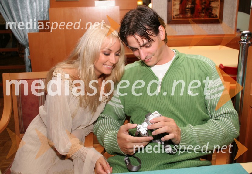 Pevka Saša Lendero in njen fant Miha HercogSaša Lendero