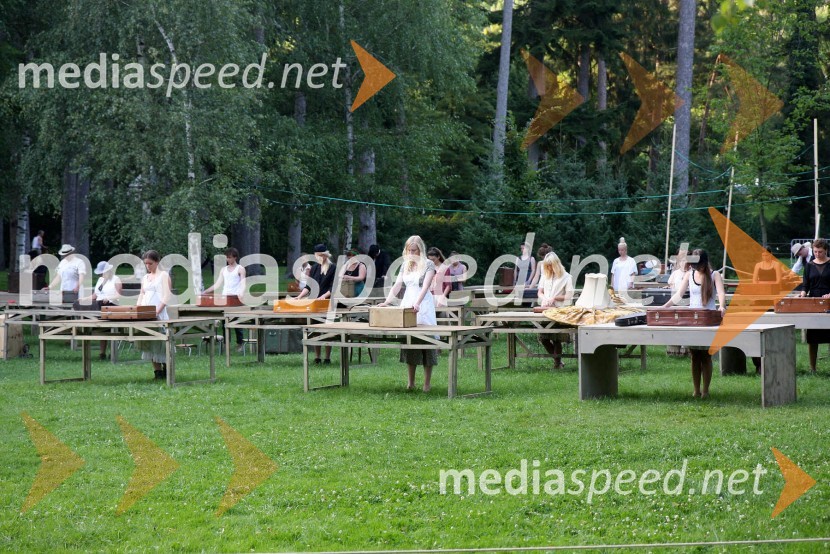 Premiera predstave Between usBetween us, premiera predstave