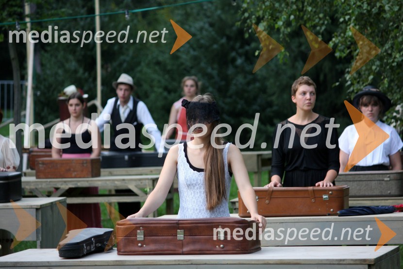 Premiera predstave Between usBetween us, premiera predstave