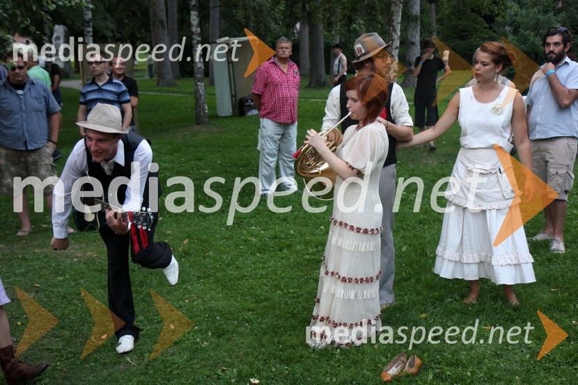 Premiera predstave Between usBetween us, premiera predstave