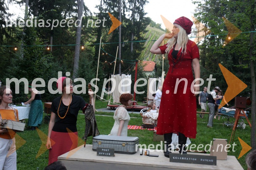 Premiera predstave Between usBetween us, premiera predstave