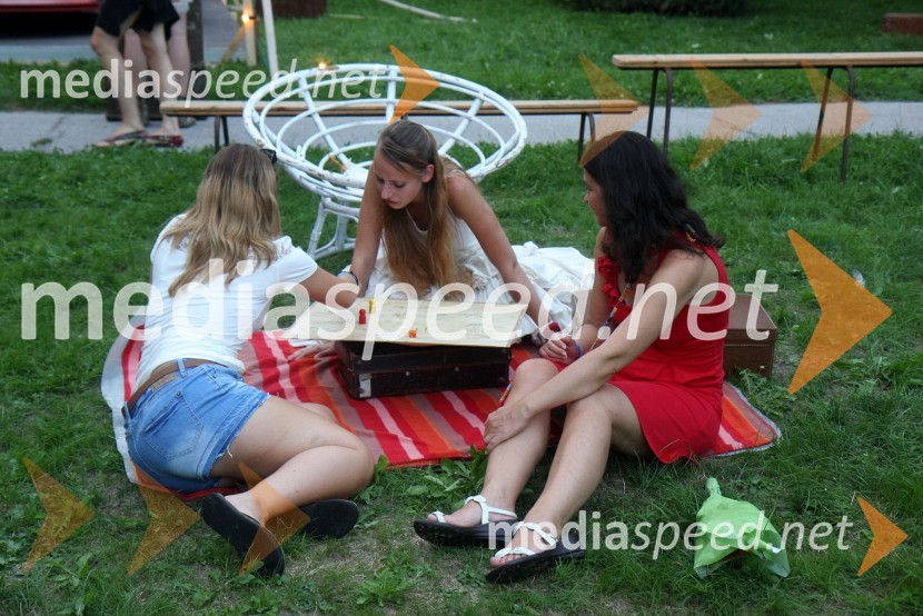 Premiera predstave Between usBetween us, premiera predstave