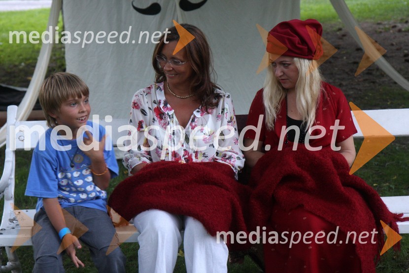 ..., Suzana Žilič Fišer, generalna direktorica Zavoda Maribor 2012 - EPK, ..Between us, premiera predstave