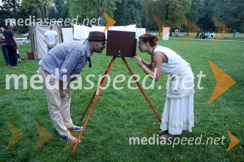 	Premiera predstave Between usBetween us, premiera predstave