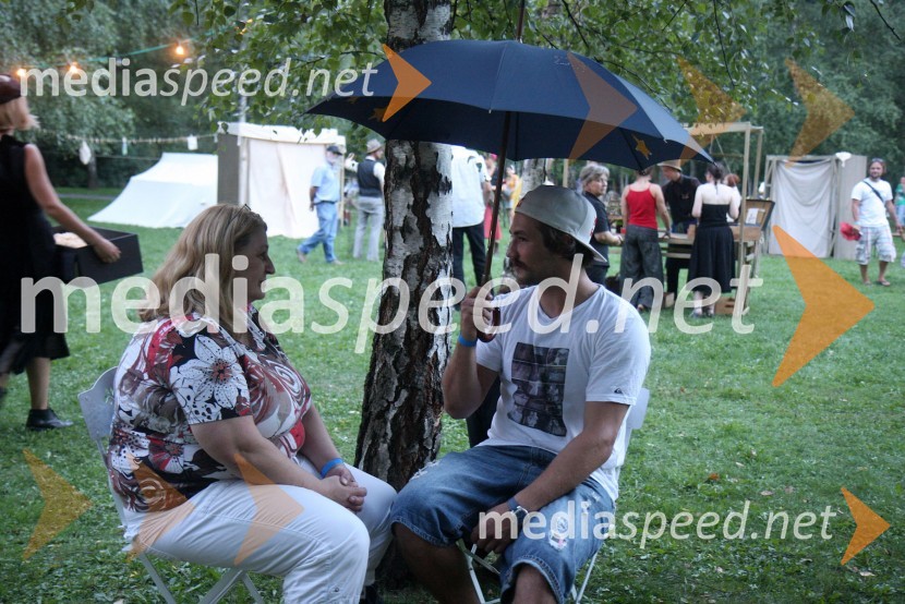 Jelka Šiker, mama Filipa Flisarja, Filip Flisar, smučar prostega slogaBetween us, premiera predstave