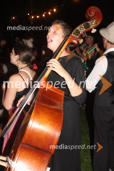 Between us, premiera predstave