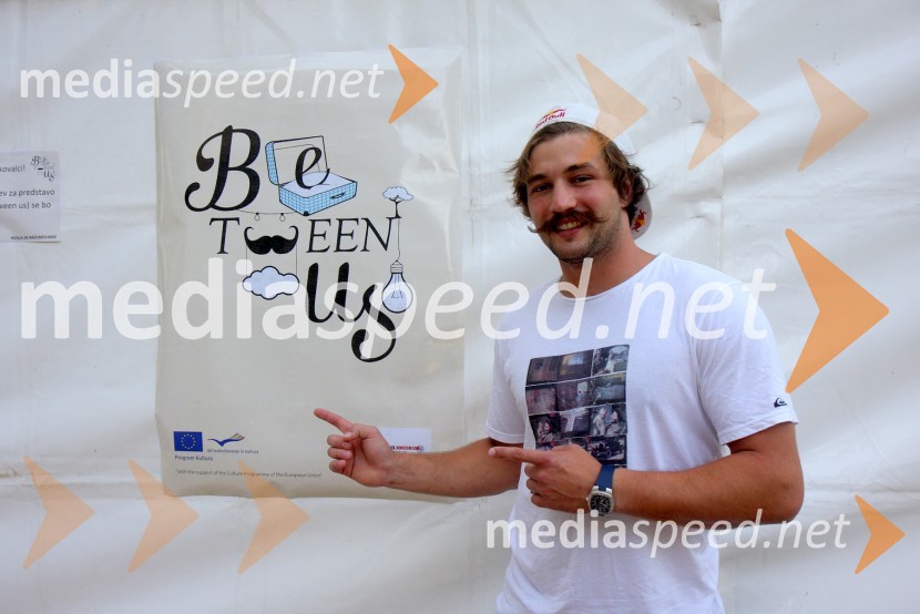 Filip Flisar, smučar prostega slogaBetween us, premiera predstave