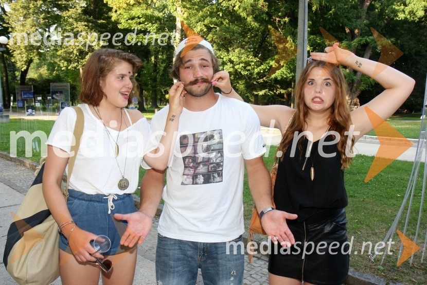 Nika Prusnik, pevka, Filip Flisar, smučar prostega sloga, Eva Prusnik, pevkaBetween us, premiera predstave