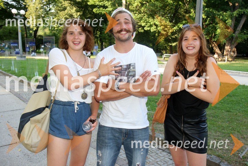 Nika Prusnik, pevka, Filip Flisar, smučar prostega sloga, Eva Prusnik, pevkaBetween us, premiera predstave