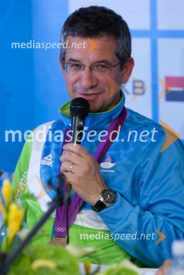 Rajmond Debevec, strelec z malokalibrsko puškoRajmond Debevec, prihod bronastega olimpijca v Slovenijo