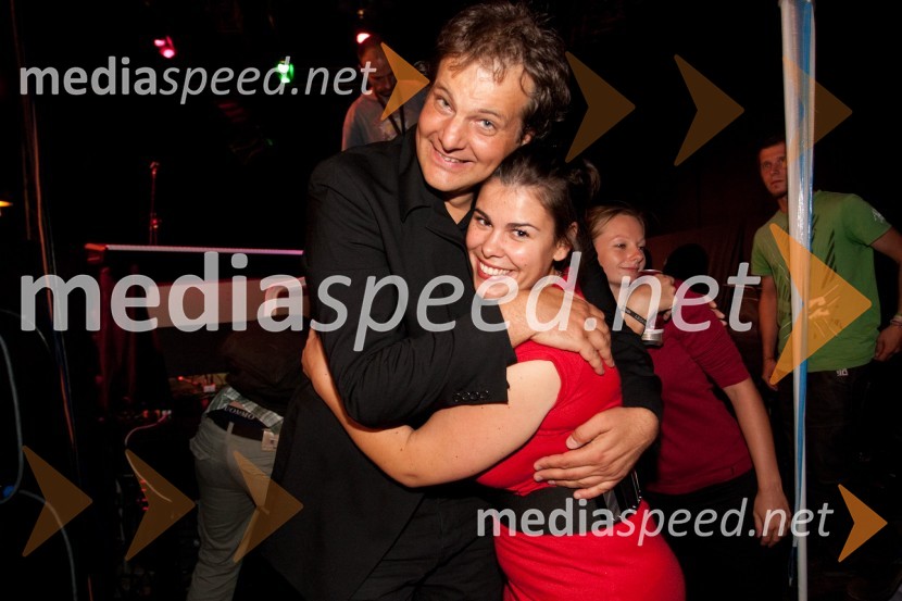 Tomaž Lapajne Dekleva in  	Ana Marija Mitič, stand up komičarkaImpro maraton, zaključek