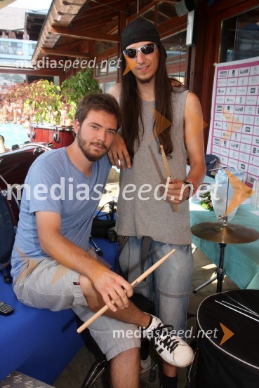 Alen Kranjc in Ščrnjavič Črt, bobnarja Govoreči bobniMiss bikini 2012, finale