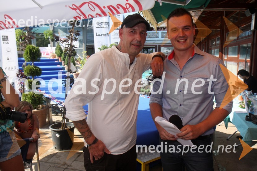 Jože Činč, član skupine D'kwaschen Retashy in Andrej Mernik, voditelj prireditveMiss bikini 2012, finale