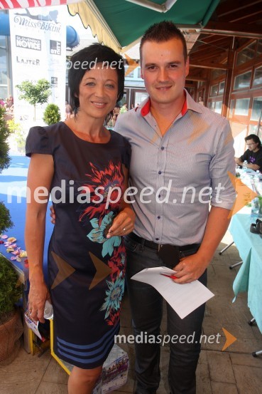 	Moira, pevka in Andrej Mernik, voditelj prireditveMiss bikini 2012, finale