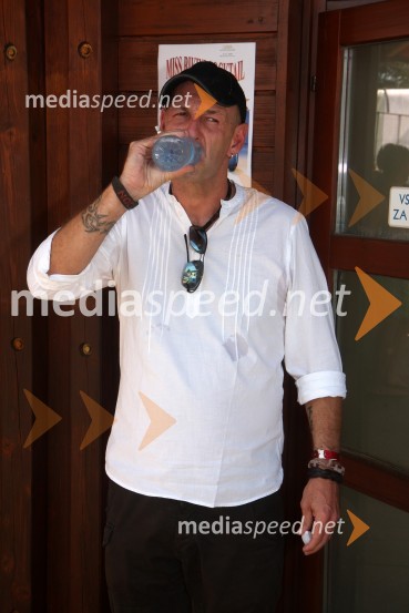 Jože Činč, član skupine D'kwaschen RetashyMiss bikini 2012, finale