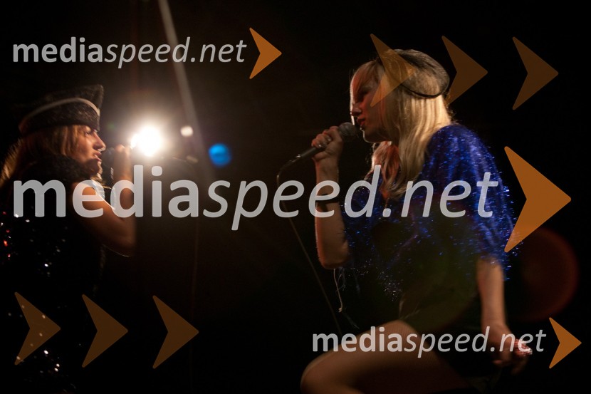 	Lidija Dokuzović, pevka in Ida Prester, pevkaLollobrigida, koncert skupine na 9. Kamfestu