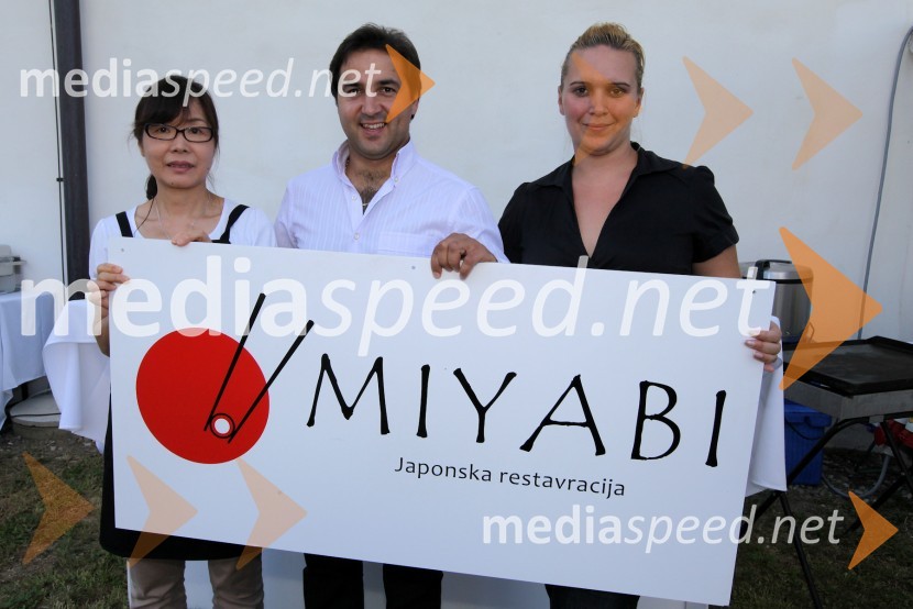 ..., Tim Ribič, tenorist in lastnik restavracije Miyabi ter dekle Nina Kobal3. Salon Traminec 2012