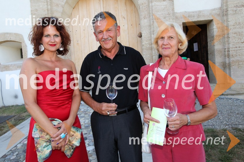 Mag. Norma Bale, direktorica Kultprotur, Anton Kampuš, župan Gornje Radgone in soproga Marija3. Salon Traminec 2012