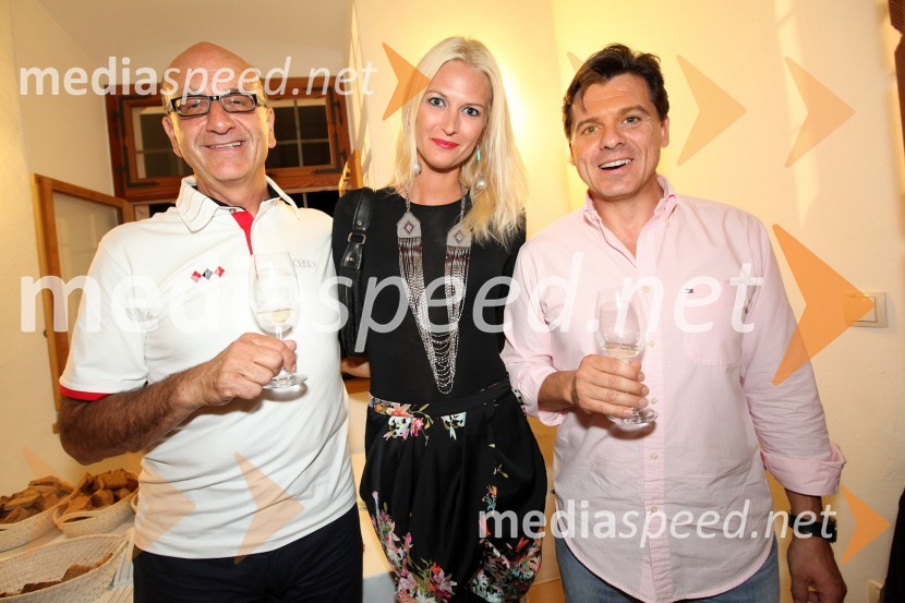 Heinz Slesak, generalni direktor Porsche Slovenija d.o.o., Jona Bale in Christian Lugert, direktor Porsche Inter Auto Slovenija3. Salon Traminec 2012
