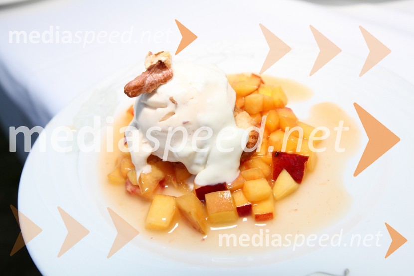 Sladica, ki so jo pripravili na Višji strokovni šoli za gostinstvo in turizem Maribor3. Salon Traminec 2012