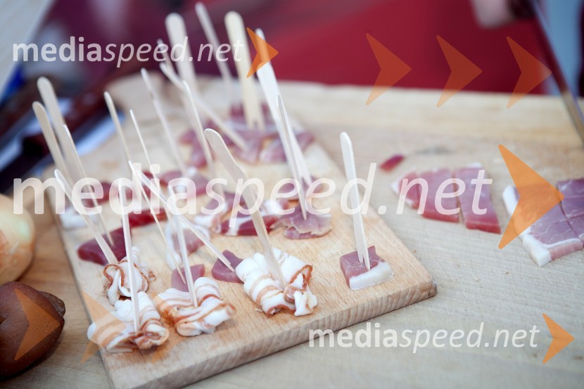 Hrana, ki so jo pripravili v Šunkarni Kodila3. Salon Traminec 2012