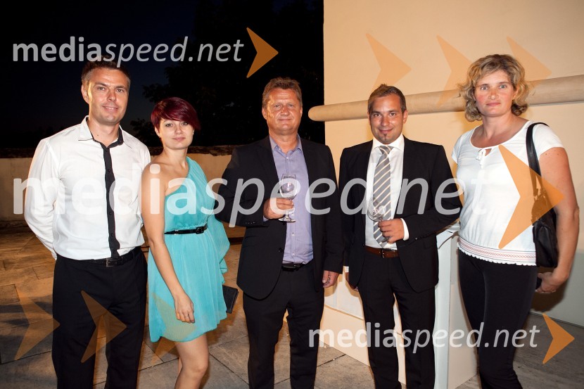 	Sandi Brumen, vodja marketinga Radgonske gorice, Andreja Novak, marketing Radgonske gorice,  Izidor Krivec, direktor Celjske mesnine,  	Blaž Edšidt, vodja izvoza Radgonske Gorice in Klavdija Topolovec Špur, glavna enologinja v podjetju Radgonske gorice3. Salon Traminec 2012