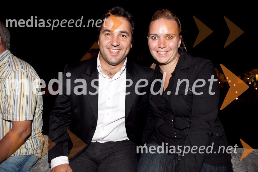 Tim Ribič, tenorist in lastnik restavracije Miyabi ter dekle Nina Kobal3. Salon Traminec 2012