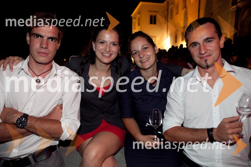 ..., Martina Baškovič, Vinska kraljica Slovenije 2012, Jerneja Jančar, vinska kraljica Radgonsko - Kapelskih goric in ...3. Salon Traminec 2012