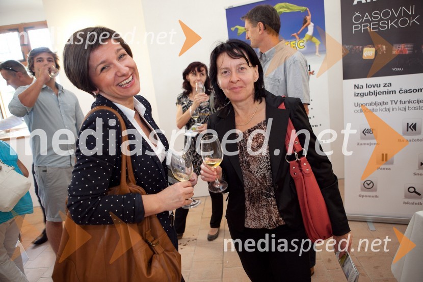 Petra Romih, vodja marketinga v Europarku in Bojana Kuhanec, asistentka center managerja Europark3. Salon Traminec 2012