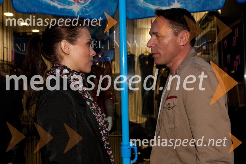 Eva Ahačevčič, manekenka in Sašo Radovič, stilistKoda 386, nighttime shopping