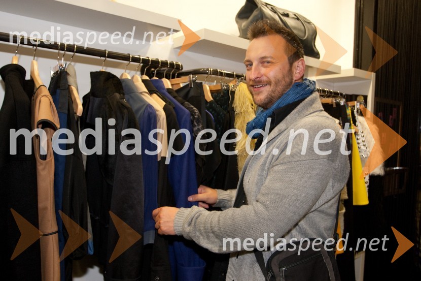 Mitja Bokun, ilustratorKoda 386, nighttime shopping