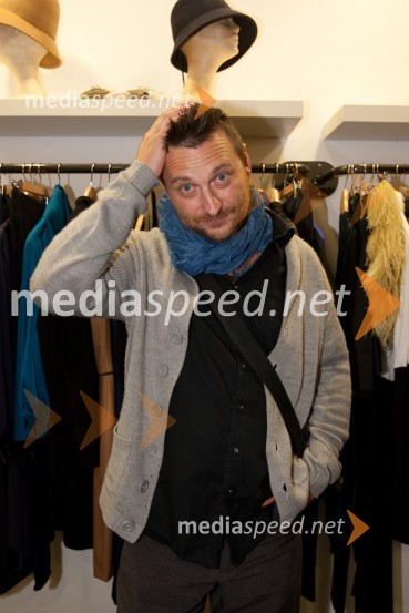 Mitja Bokun, ilustratorKoda 386, nighttime shopping