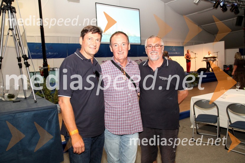 Mag. Igor Kolenc, župan občine Izola, Frenk Tavčar, direktor Group Sales, Porsche Slovenija in Branko Auguštin, predsednik JK Veter ter generalni organizator in koordinator prireditve10. diplomatska regata