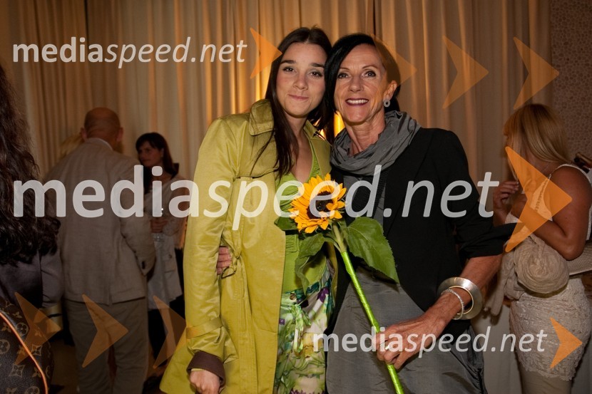 Asja in mama Slavka Pajk, stilistkaOtvoritev medicinsko estetskega centra Estetike Medartis in nove sezone v Sunny studiu