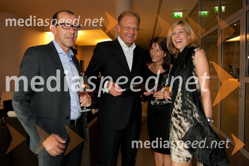 Dean Mikolič, Janez Škrabec, direktor podjetja Riko d.o.o., Betka Šuhel Mikolič, BPR in Andreja Comino, novinarkaOtvoritev medicinsko estetskega centra Estetike Medartis in nove sezone v Sunny studiu