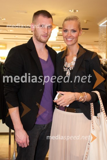 Matevž Faganel, modni oblikovalec in Tjaša Kokalj, Miss Universe Slovenije 2007Nama, ekskluzivna modna revija slovenskih oblikovalcev, jesen zima 2012