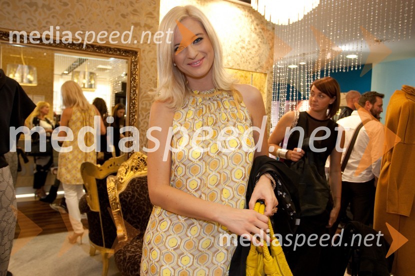 	Marika Savšek, miss Universe 2010Nama, ekskluzivna modna revija slovenskih oblikovalcev, jesen zima 2012